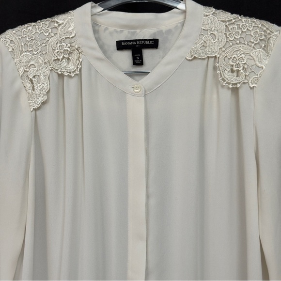 Banana Republic Lace Shoulder Blouse Cream Petite Women’s Small Button Front - Picture 3 of 9